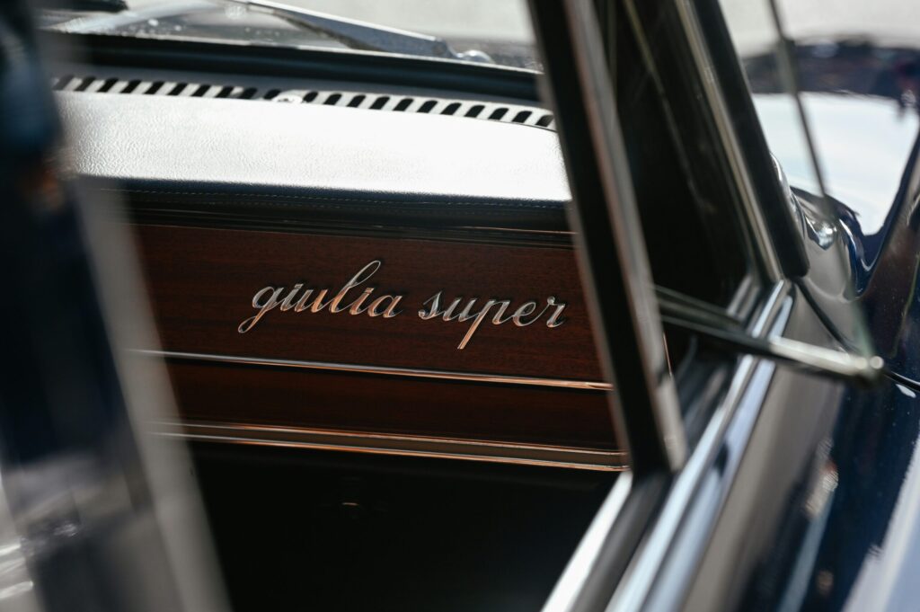 Alfa Romeo Giulia Super interior