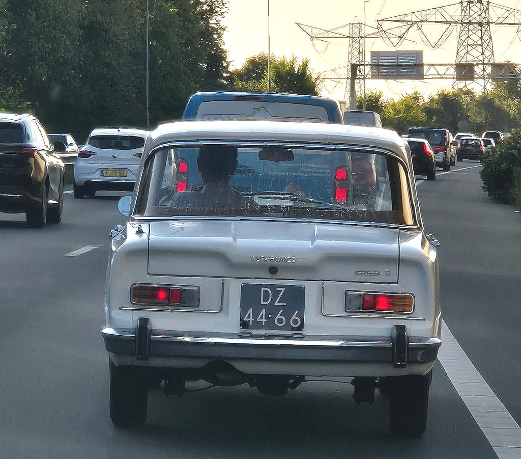 アルファロメオ ジュリア 1600 ティ 4ドア ベルリナ 1966年