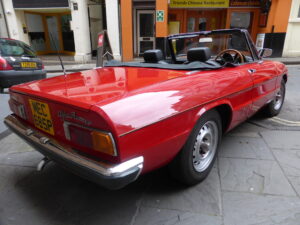 Alfa Romeo Spider Duetto クラシック レッド