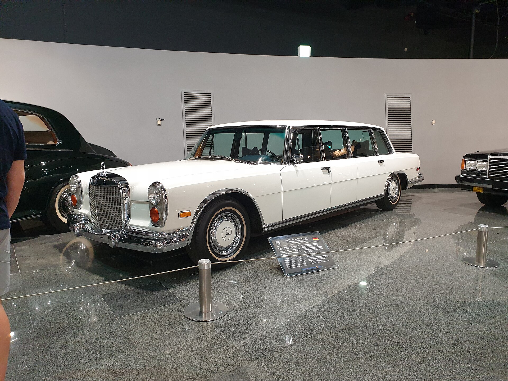 Mercedes-Benz 600（W100）の外観