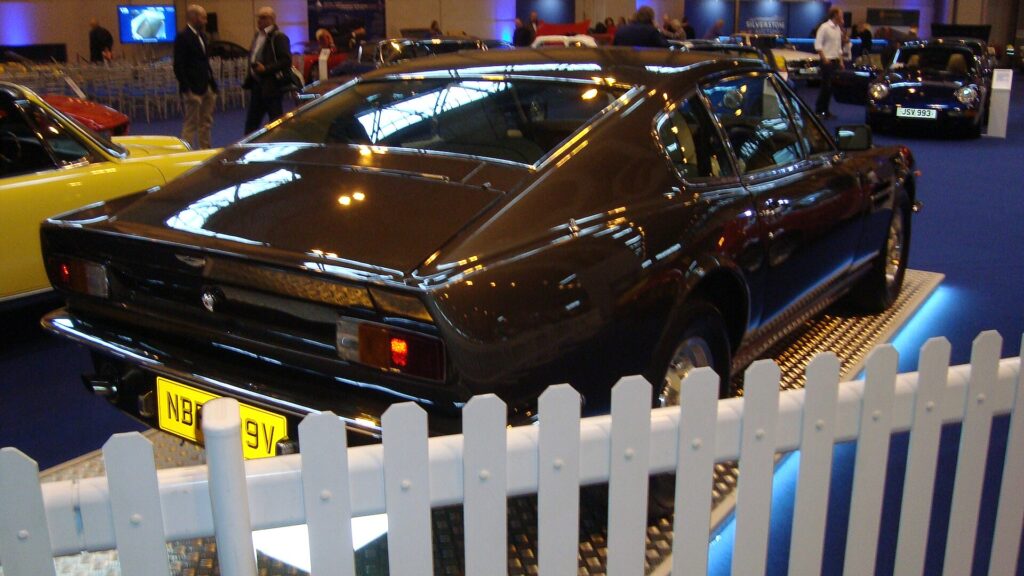 Aston Martin V8 Vantage の外観